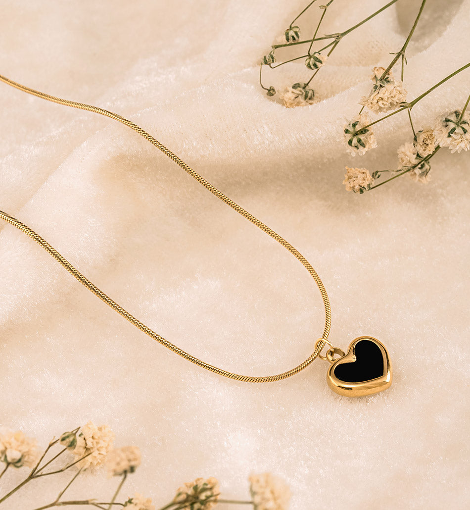 Elegant Black Heart Gold Pendant Necklace